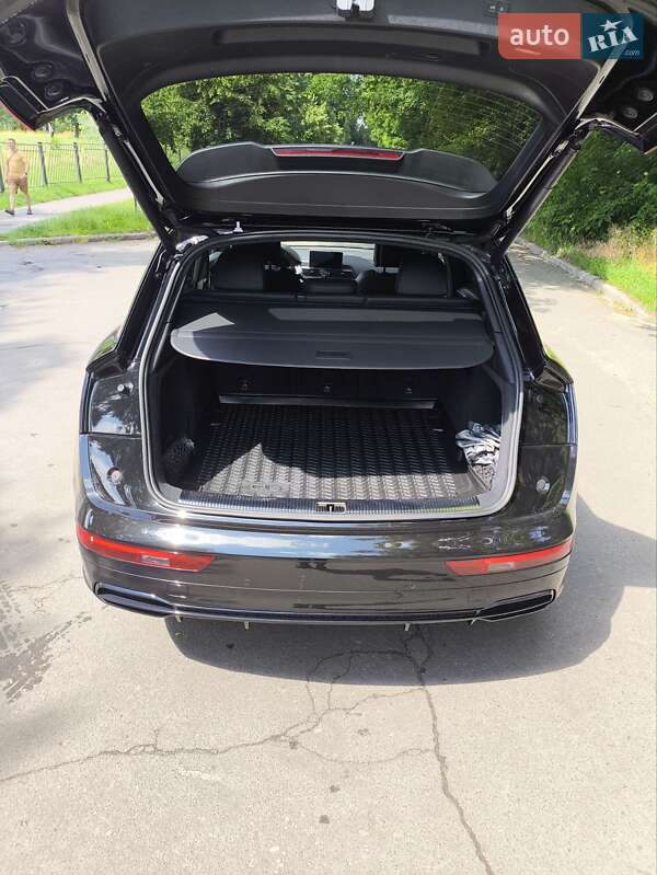Внедорожник / Кроссовер Audi Q5 2019 в Киеве