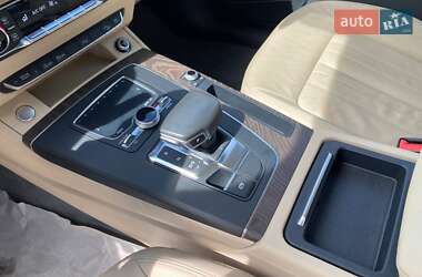 Внедорожник / Кроссовер Audi Q5 2018 в 