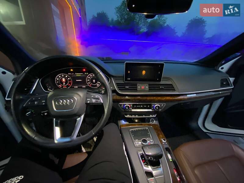 Внедорожник / Кроссовер Audi Q5 2017 в Стрые