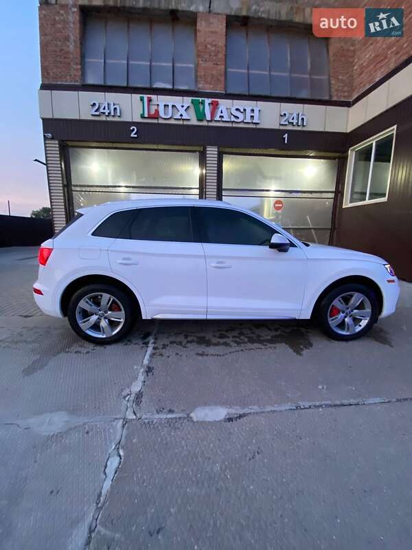 Внедорожник / Кроссовер Audi Q5 2017 в Стрые