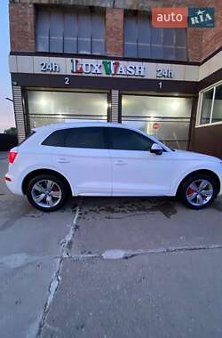 Внедорожник / Кроссовер Audi Q5 2017 в 