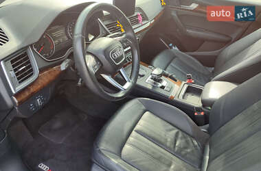 Внедорожник / Кроссовер Audi Q5 2018 в 