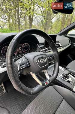 Позашляховик / Кросовер Audi Q5 2019 в 