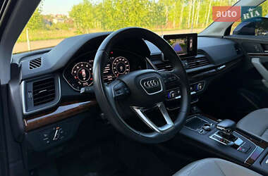 Внедорожник / Кроссовер Audi Q5 2017 в 