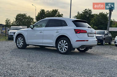 Внедорожник / Кроссовер Audi Q5 2018 в 