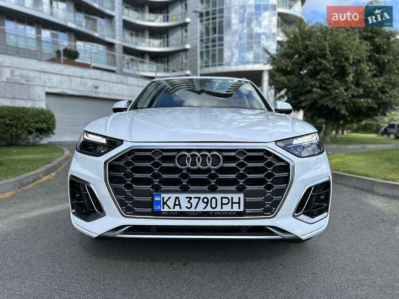 Внедорожник / Кроссовер Audi Q5 2021 в Киеве