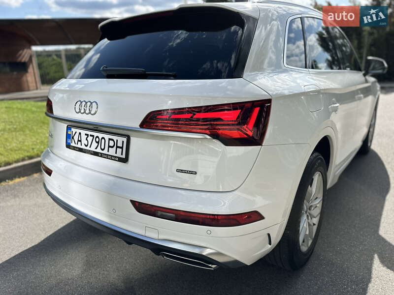 Внедорожник / Кроссовер Audi Q5 2021 в Киеве