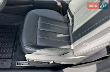 Внедорожник / Кроссовер Audi Q5 2021 в 