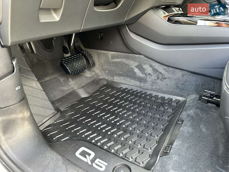 Внедорожник / Кроссовер Audi Q5 2021 в Киеве