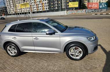Внедорожник / Кроссовер Audi Q5 2017 в 