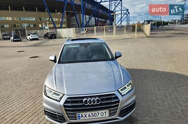 Внедорожник / Кроссовер Audi Q5 2017 в 