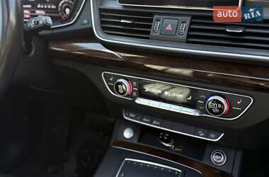 Внедорожник / Кроссовер Audi Q5 2017 в 