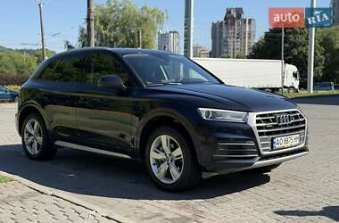 Внедорожник / Кроссовер Audi Q5 2017 в 