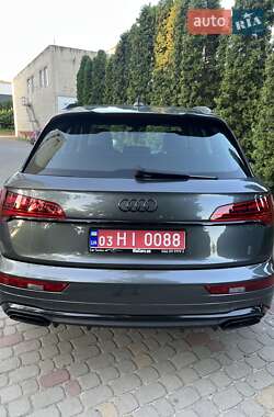 Внедорожник / Кроссовер Audi Q5 2021 в 