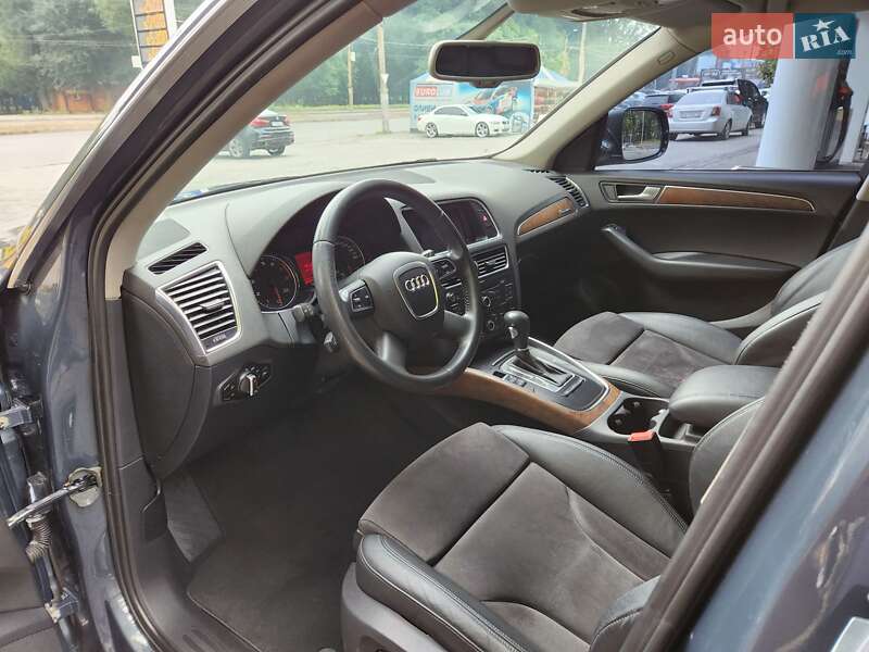 Позашляховик / Кросовер Audi Q5 2010 в Дніпрі