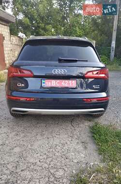 Внедорожник / Кроссовер Audi Q5 2018 в 