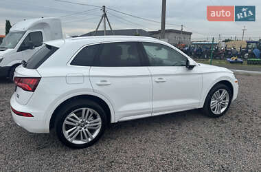 Внедорожник / Кроссовер Audi Q5 2018 в 