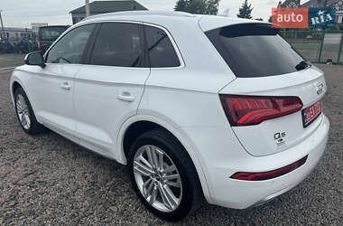 Внедорожник / Кроссовер Audi Q5 2018 в 