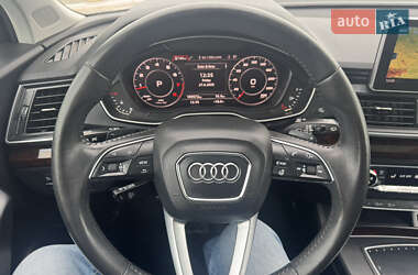 Внедорожник / Кроссовер Audi Q5 2018 в 