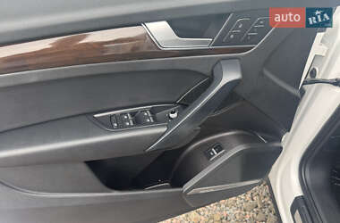 Внедорожник / Кроссовер Audi Q5 2018 в 