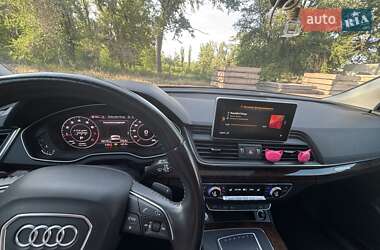 Внедорожник / Кроссовер Audi Q5 2017 в 