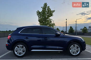 Внедорожник / Кроссовер Audi Q5 2017 в 