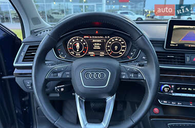 Внедорожник / Кроссовер Audi Q5 2017 в 