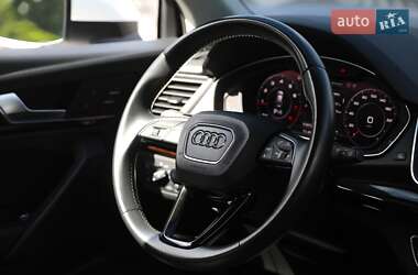 Внедорожник / Кроссовер Audi Q5 2018 в 