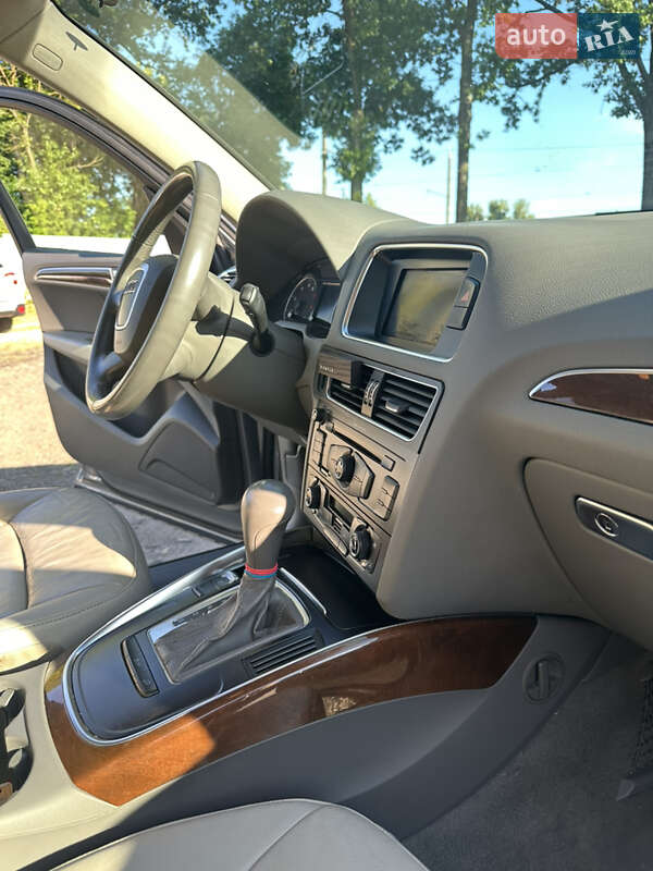 Внедорожник / Кроссовер Audi Q5 2011 в Луцке