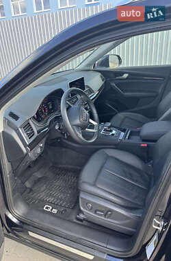 Внедорожник / Кроссовер Audi Q5 2018 в 