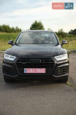 Внедорожник / Кроссовер Audi Q5 2018 в 