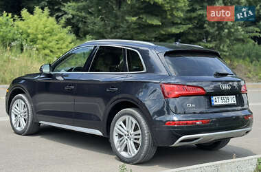 Внедорожник / Кроссовер Audi Q5 2018 в 
