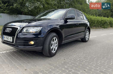 Внедорожник / Кроссовер Audi Q5 2009 в 