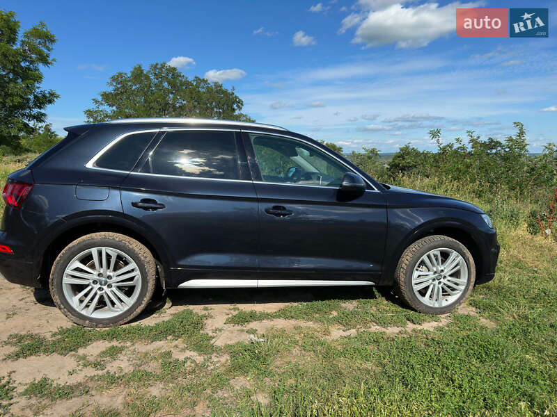 Внедорожник / Кроссовер Audi Q5 2021 в Лубнах