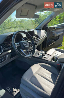 Внедорожник / Кроссовер Audi Q5 2021 в 