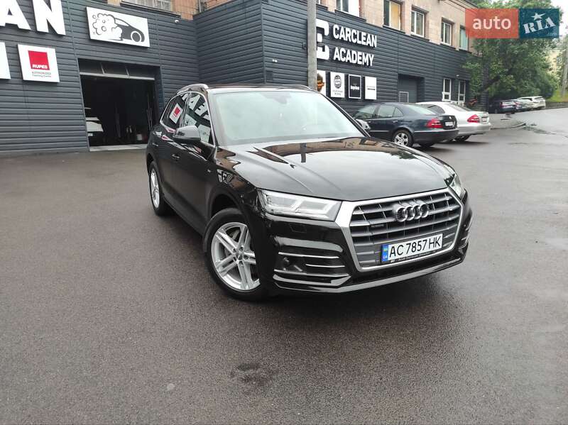 Внедорожник / Кроссовер Audi Q5 2018 в 