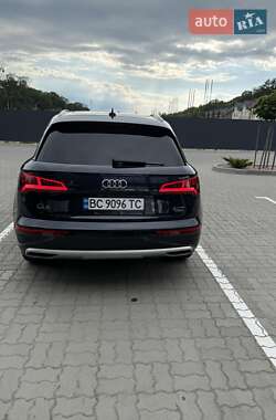 Внедорожник / Кроссовер Audi Q5 2018 в 