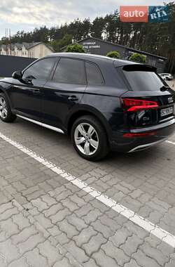 Внедорожник / Кроссовер Audi Q5 2018 в 