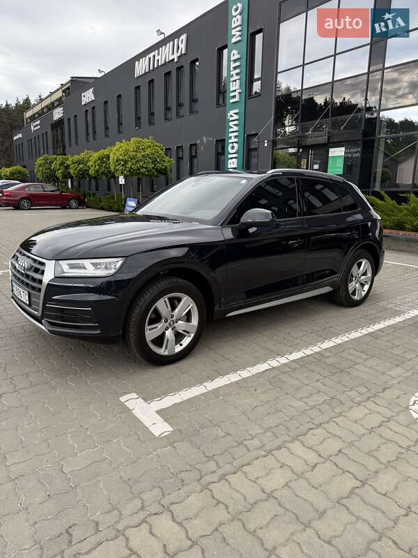 Внедорожник / Кроссовер Audi Q5 2018 в 