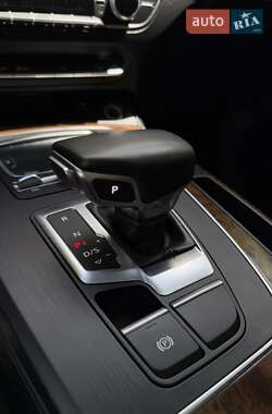 Внедорожник / Кроссовер Audi Q5 2018 в 