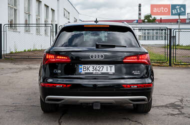 Внедорожник / Кроссовер Audi Q5 2018 в 