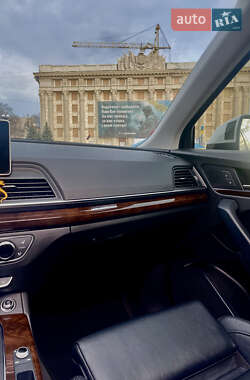 Внедорожник / Кроссовер Audi Q5 2020 в 