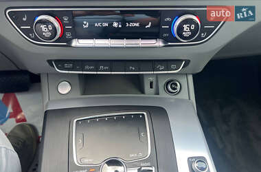 Внедорожник / Кроссовер Audi Q5 2018 в 