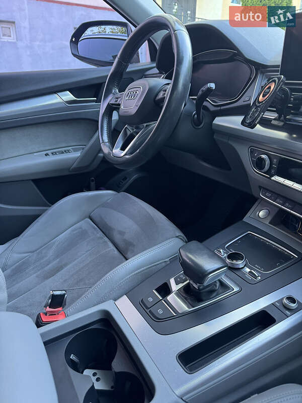 Внедорожник / Кроссовер Audi Q5 2017 в Ужгороде