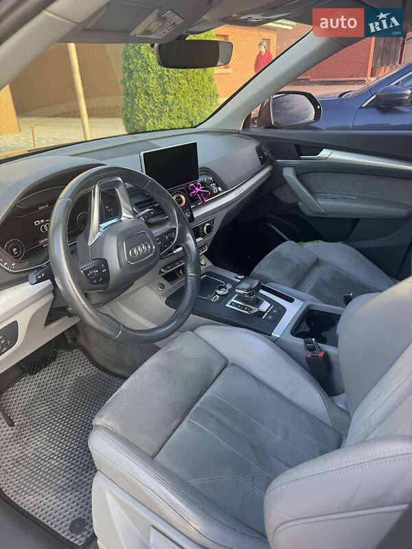 Внедорожник / Кроссовер Audi Q5 2017 в Ужгороде