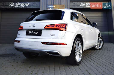 Внедорожник / Кроссовер Audi Q5 2018 в 