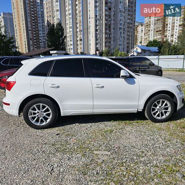 Внедорожник / Кроссовер Audi Q5 2010 в Киеве