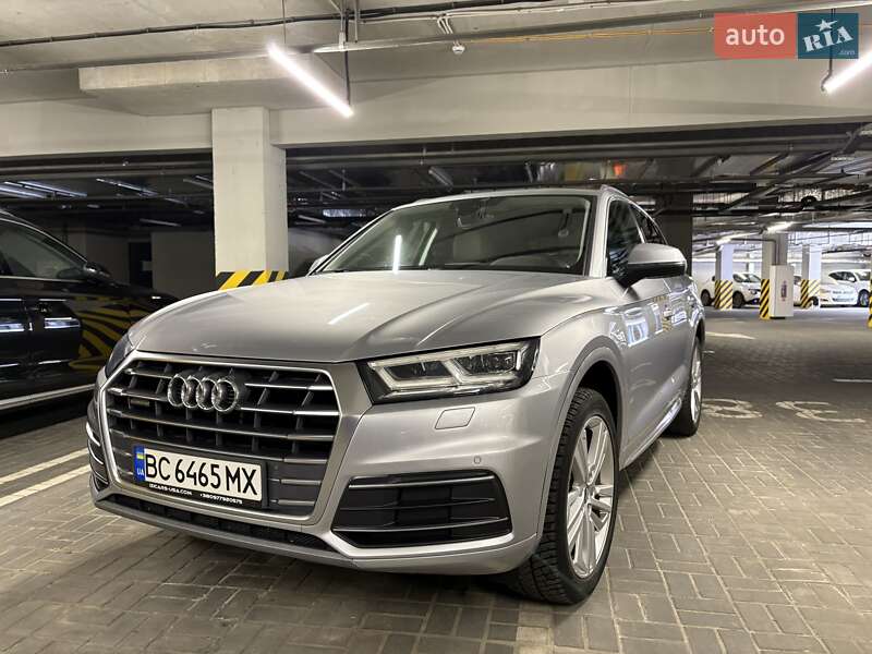 Внедорожник / Кроссовер Audi Q5 2018 в 