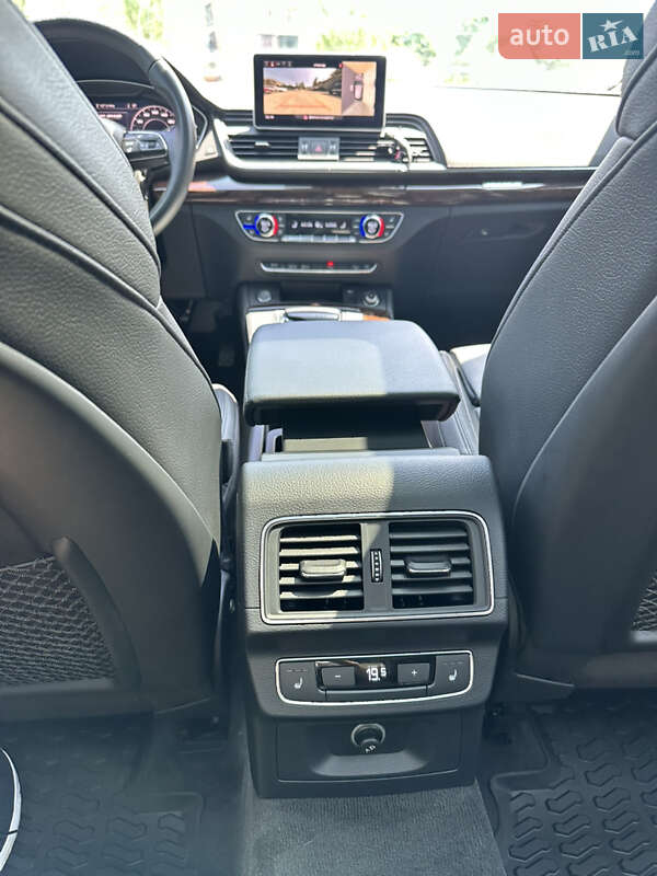 Внедорожник / Кроссовер Audi Q5 2018 в Запорожье