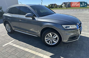 Внедорожник / Кроссовер Audi Q5 2020 в 